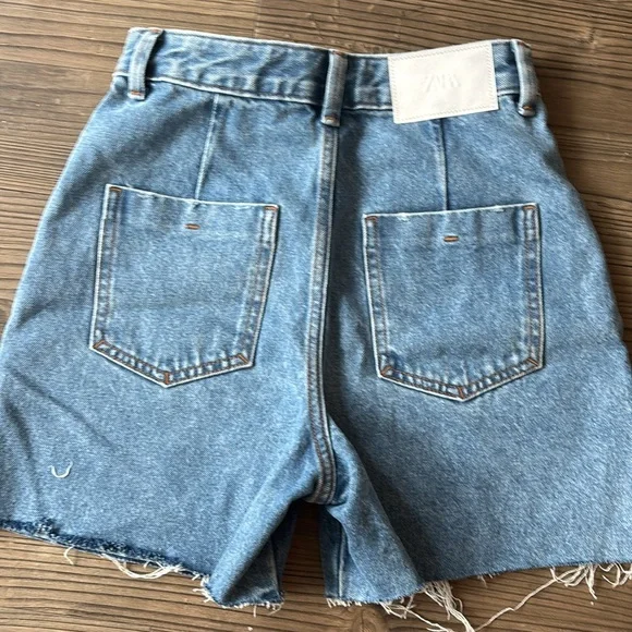 Zara Denim Short - Picture 2 of 2
